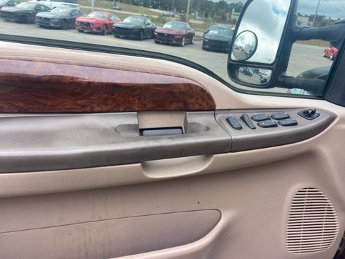 Used 2000 Ford F250 Lariat image 16