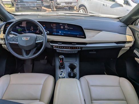 Certified 2024 Cadillac XT4 Premium Luxury FWD image 18