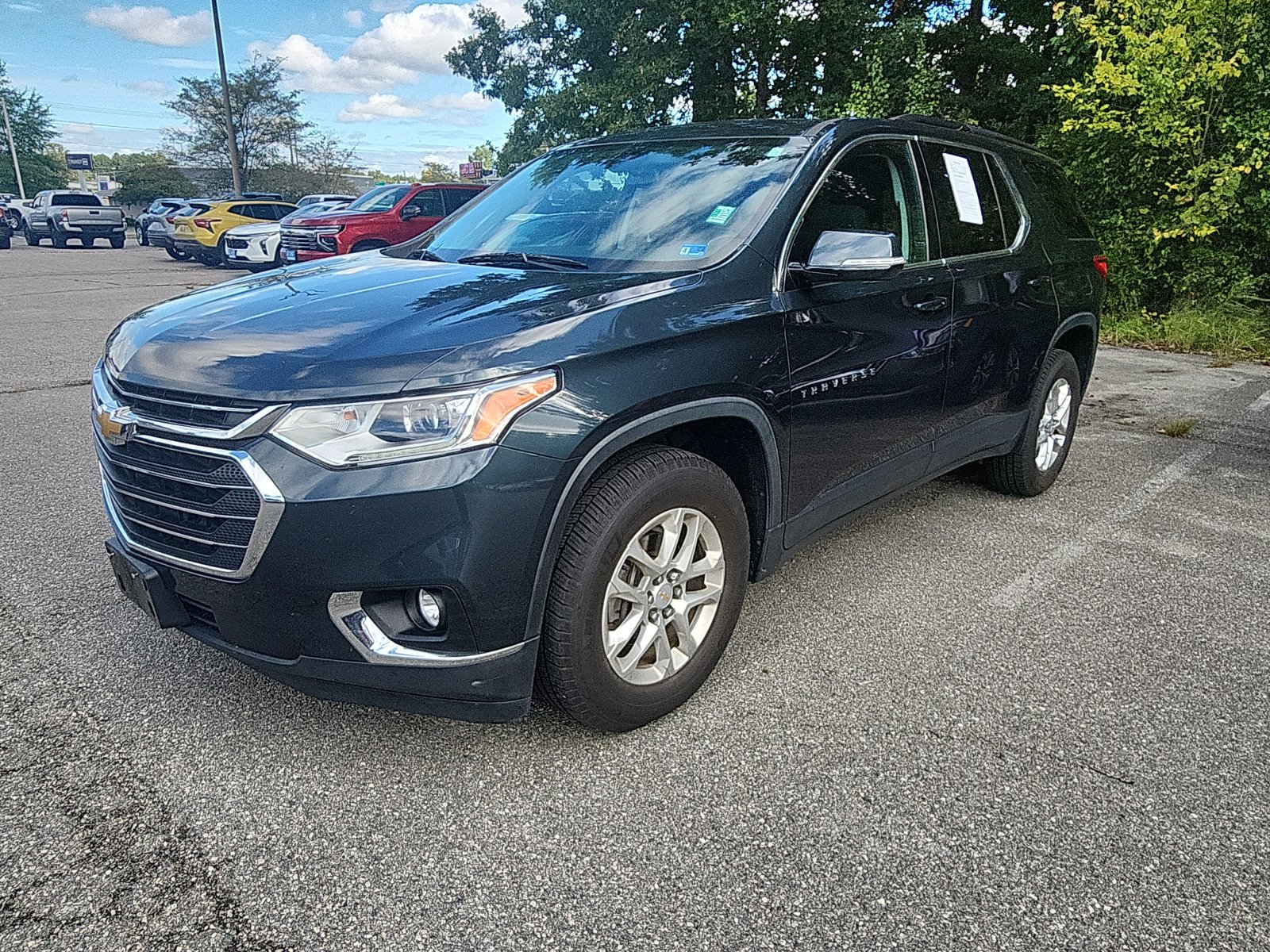 Used 2019 Chevrolet Traverse LT FWD image 1