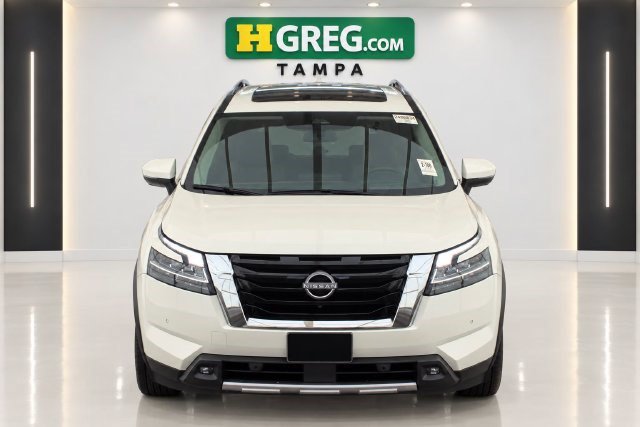 Used 2022 Nissan Pathfinder Platinum w/ Cargo Package FWD image 7