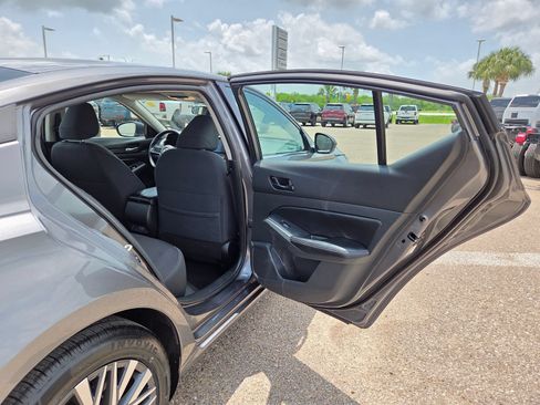Used 2024 Nissan Altima 2.5 SV FWD image 16