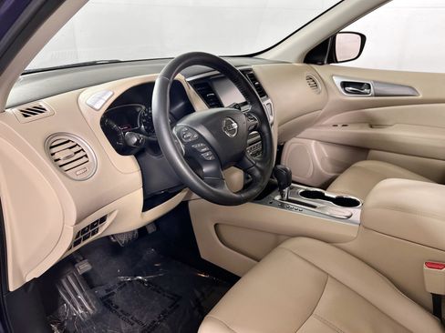 Used 2019 Nissan Pathfinder SL FWD image 9