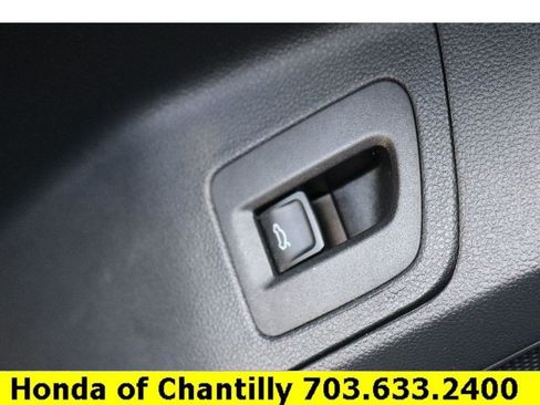 Used 2021 Volkswagen Atlas Cross Sport SE image 24