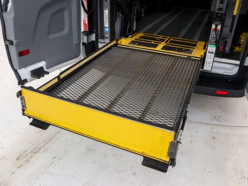 Used 2017 Ford Transit 150 XL RWD image 12