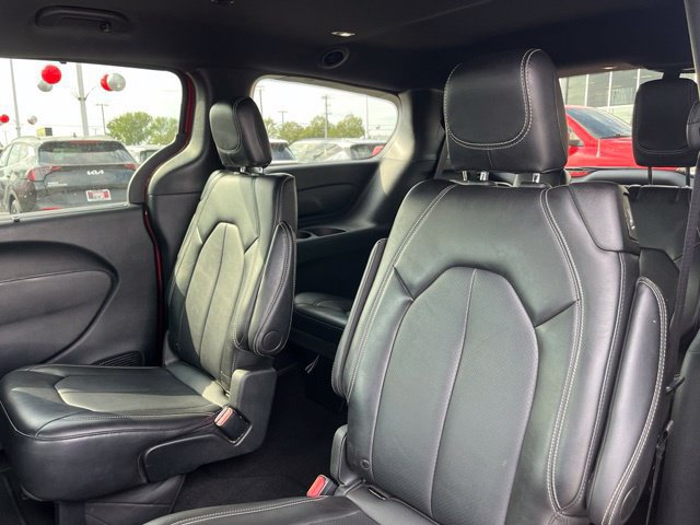 Used 2025 Chrysler Pacifica Select FWD image 36