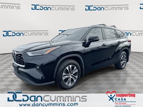 Used 2023 Toyota Highlander XLE image 1