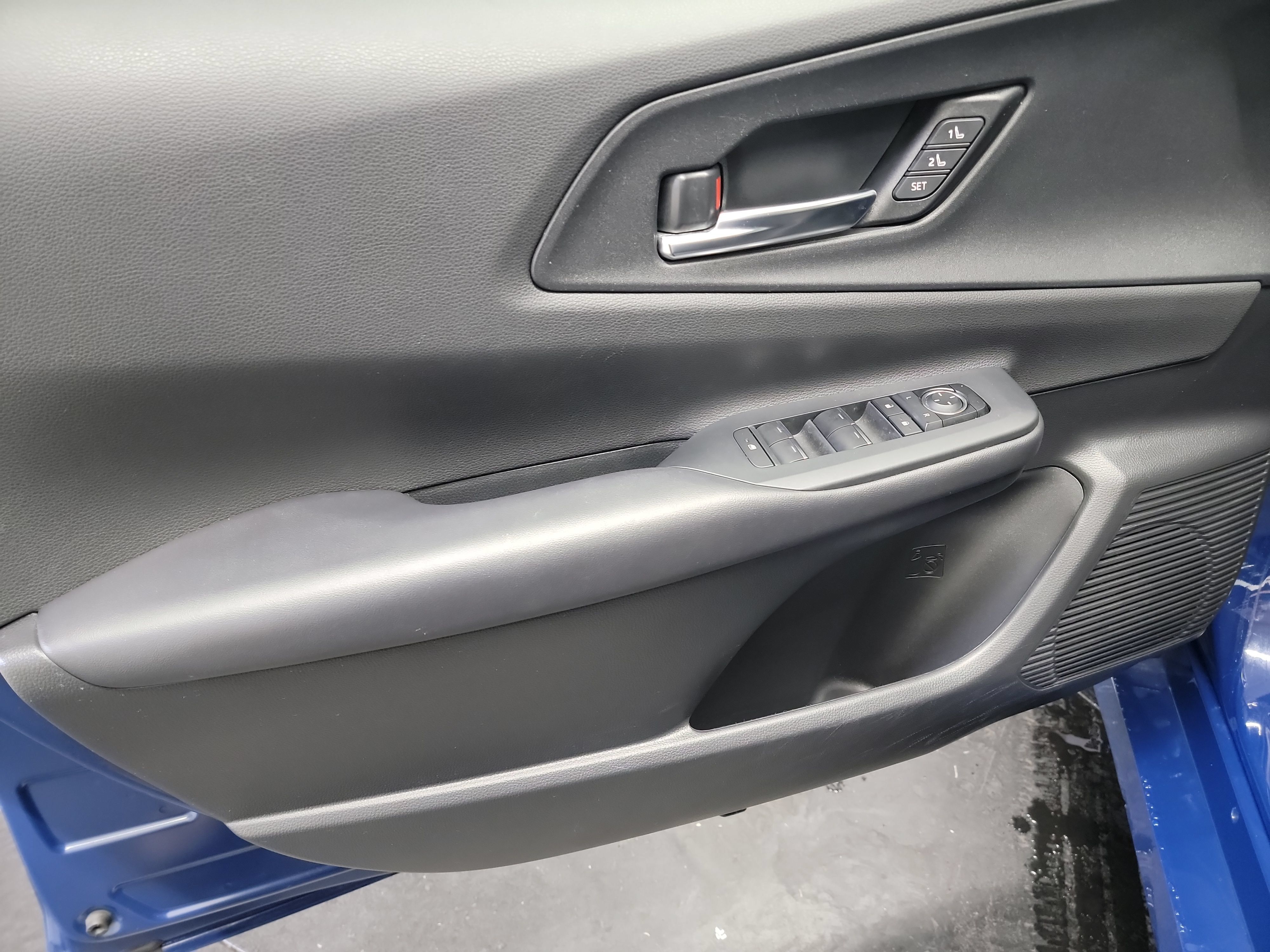 Used 2023 Toyota Prius Prime Premium FWD image 13