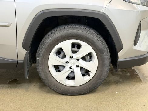 Used 2019 Toyota RAV4 LE w/ Carpet Mat Package AWD/4WD image 4