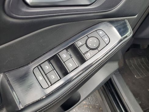 Used 2024 Nissan Rogue SV image 9