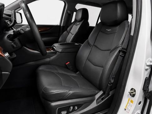 Used 2017 Cadillac Escalade Luxury RWD image 9