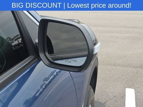 Used 2024 Chevrolet Traverse LT w/ LPO, Floor Liner Package FWD image 7