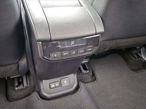 Used 2025 Toyota Highlander Limited AWD/4WD image 18
