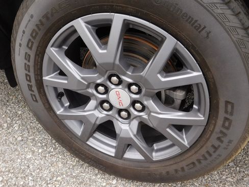Used 2023 GMC Acadia SLT FWD image 9