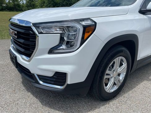Used 2024 GMC Terrain SLE w/ Driver Convenience Package FWD image 9