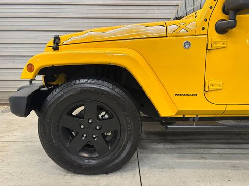 Used 2015 Jeep Wrangler Unlimited Sahara AWD/4WD image 4