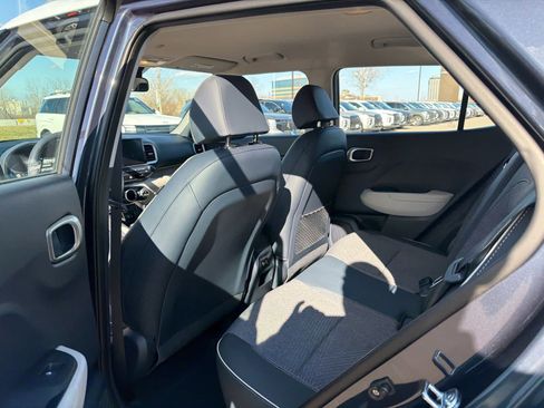 Certified 2025 Hyundai Venue Limited image 6
