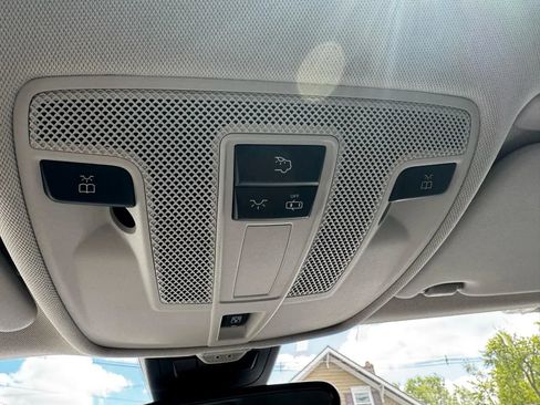 Used 2017 INFINITI QX30 Premium w/ Navigation Package image 18