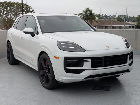 New 2025 Porsche Cayenne GTS image 7