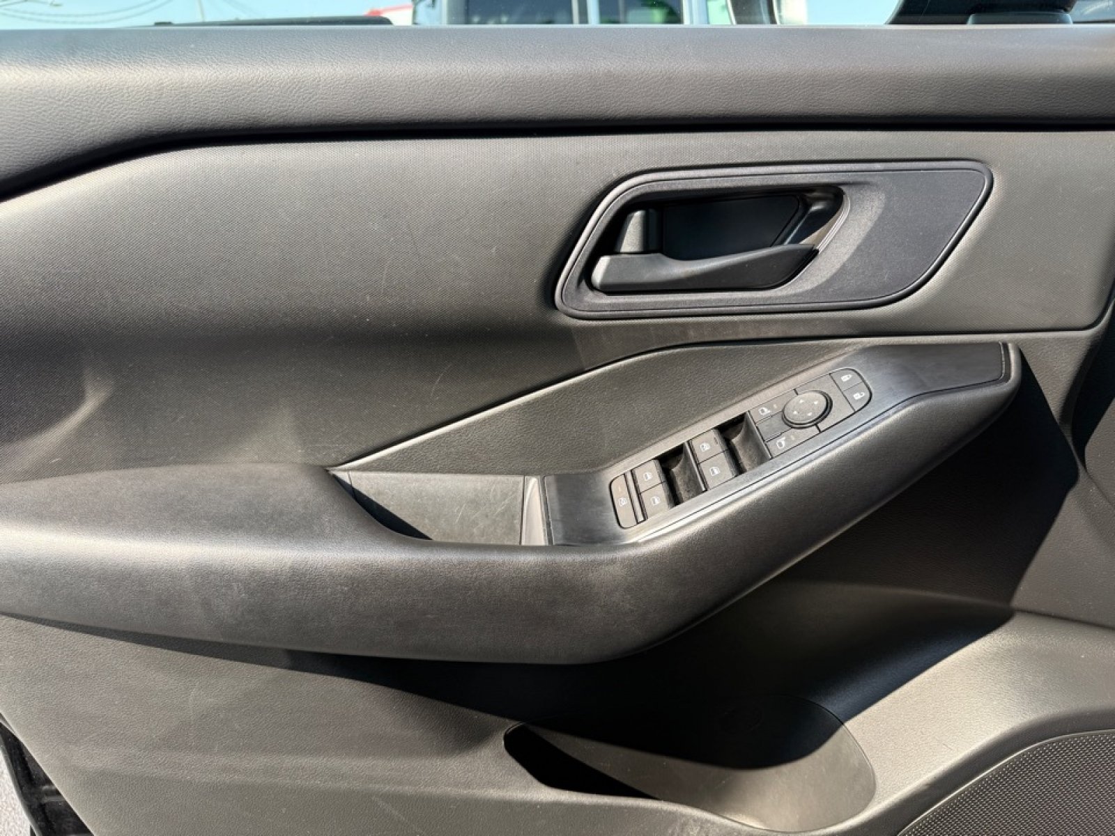 Used 2024 Nissan Rogue S AWD/4WD image 34