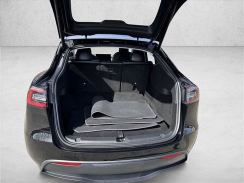 Used 2023 Tesla Model Y Long Range AWD/4WD image 8