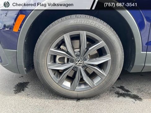 Used 2023 Volkswagen Tiguan SE w/ Panoramic Sunroof Package FWD image 5