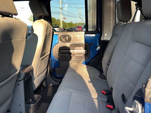 Used 2009 Jeep Wrangler Unlimited Sahara w/ Dual Top Group image 19