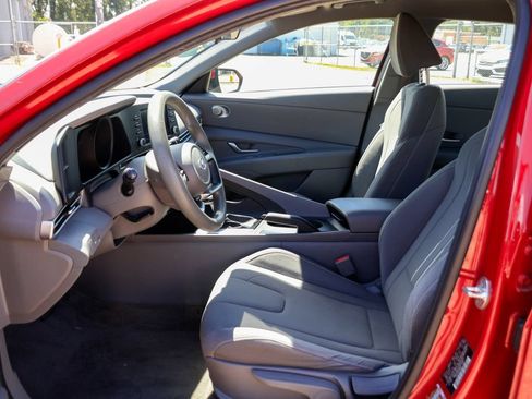 Used 2023 Hyundai Elantra SEL FWD image 7
