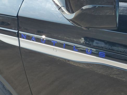 New 2026 Lincoln Nautilus Premier AWD/4WD image 7