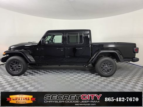 New 2025 Jeep Gladiator Sport image 4