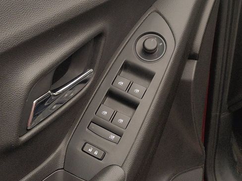 Used 2019 Chevrolet Trax LT w/ LT Convenience Package FWD image 27