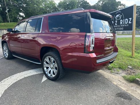 Used 2017 GMC Yukon XL SLT image 2