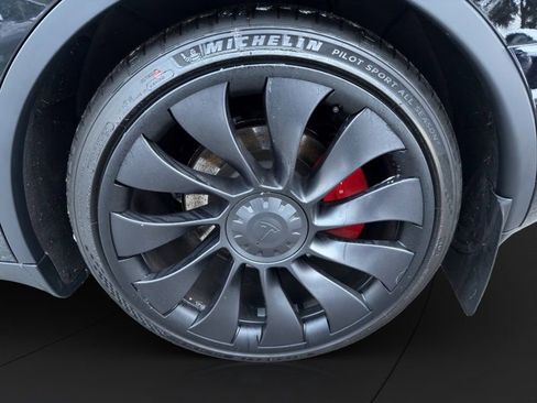 Used 2023 Tesla Model Y Performance image 22
