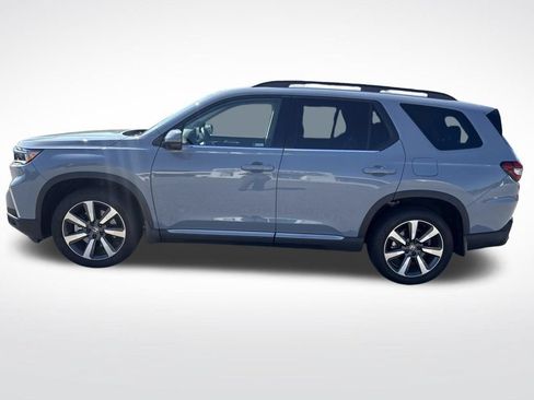 Used 2024 Honda Pilot Touring image 2