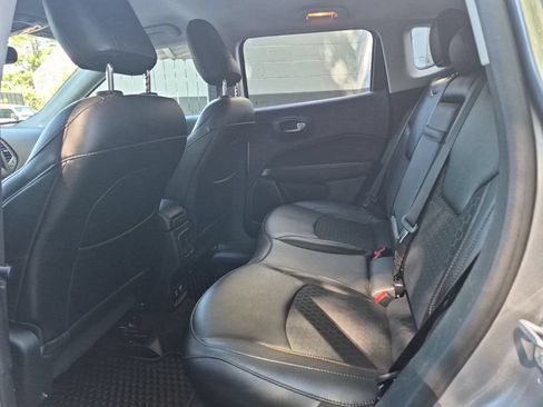 Used 2019 Jeep Compass Latitude w/ Popular Equipment Group AWD/4WD image 6