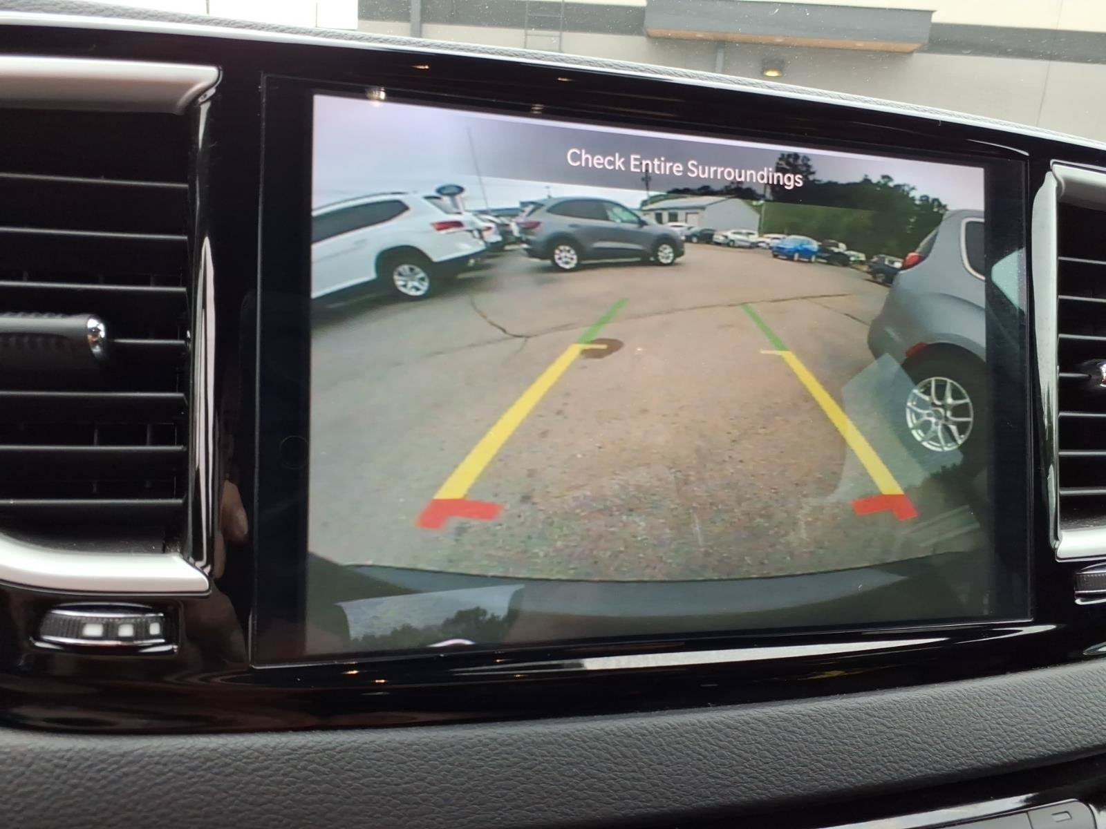 Used 2025 Chrysler Pacifica Select FWD image 16