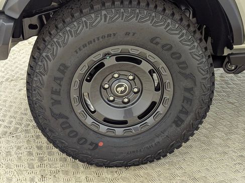 New 2025 Ford Bronco Badlands image 12