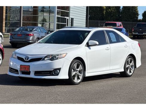 Used 2014 Toyota Camry SE image 10