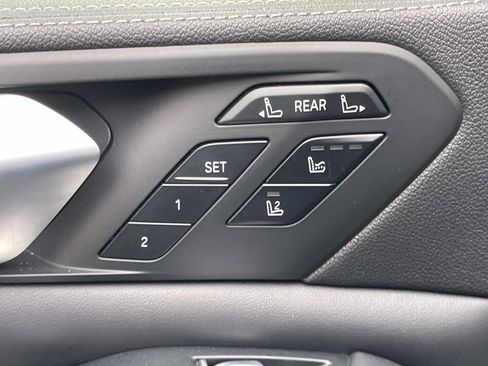 Used 2021 BMW X7 M50i image 21