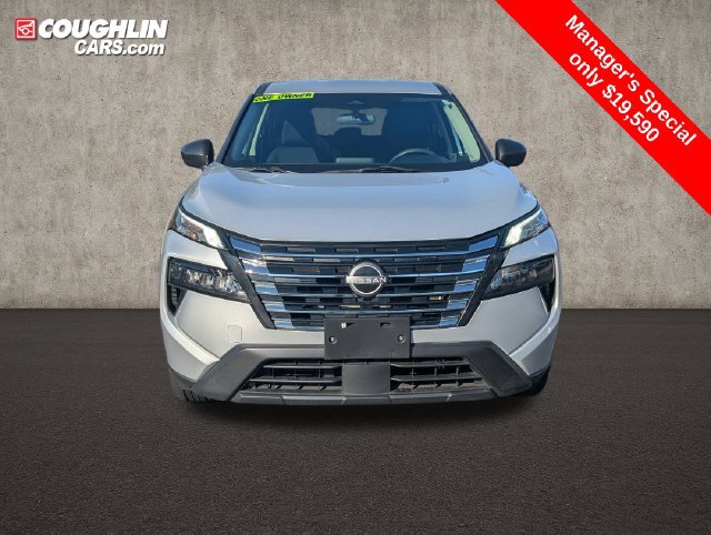 Used 2024 Nissan Rogue S AWD/4WD image 2