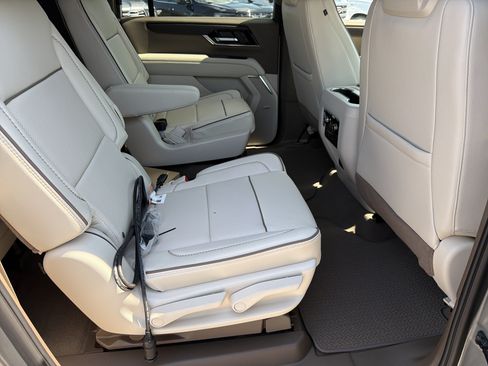 New 2026 GMC Yukon XL Denali w/ Advanced Technology Package AWD/4WD image 16