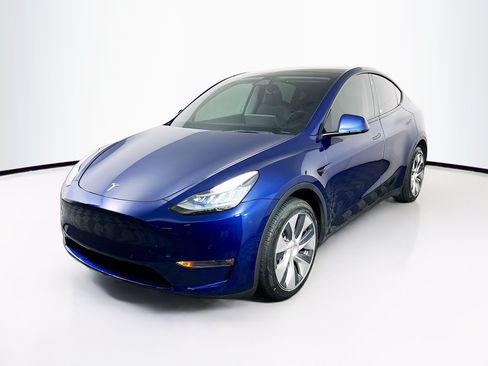 Used 2022 Tesla Model Y Long Range AWD/4WD image 3