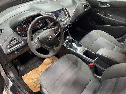 Used 2019 Chevrolet Cruze LT w/ Convenience Package image 10