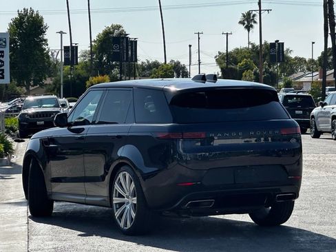 Used 2023 Land Rover Range Rover Sport SE AWD/4WD image 2