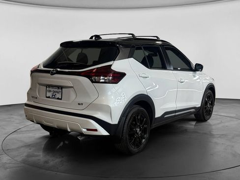 Used 2023 Nissan Kicks SR w/ SR Premium Package FWD image 5