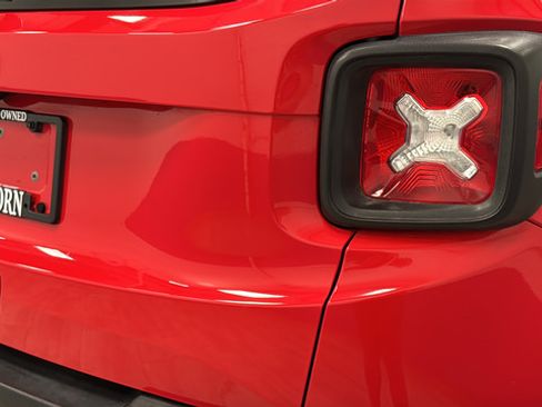 Used 2022 Jeep Renegade Latitude AWD/4WD image 36