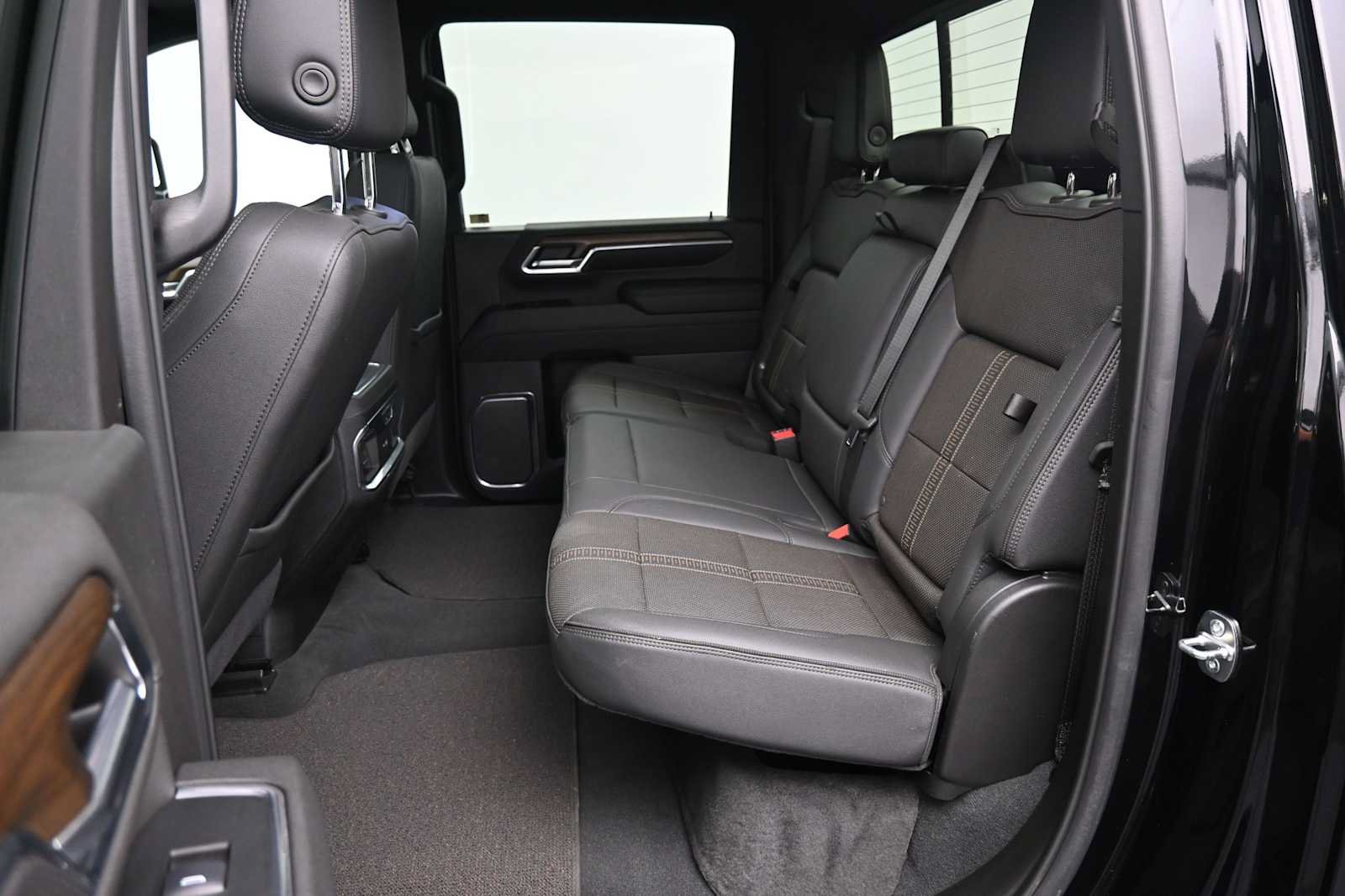 Used 2024 Chevrolet Silverado 2500 High Country w/ High Country Premium Package AWD/4WD image 19