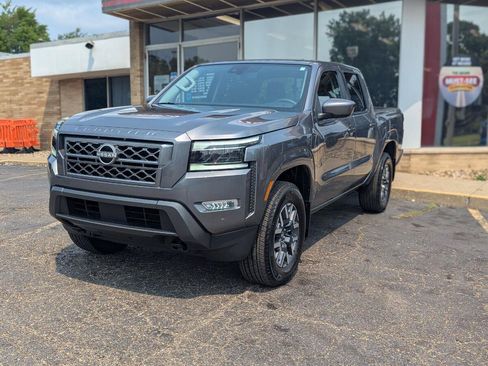 Used 2024 Nissan Frontier SL w/ Technology Package AWD/4WD image 3