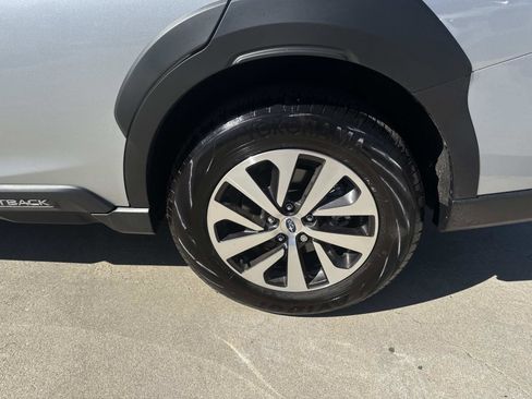 Certified 2025 Subaru Outback Premium image 8