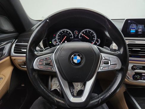 Used 2017 BMW 740i image 18