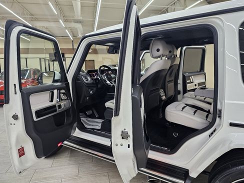 Used 2021 Mercedes-Benz G 63 AMG 4MATIC w/ G Manufaktur Interior Package image 15